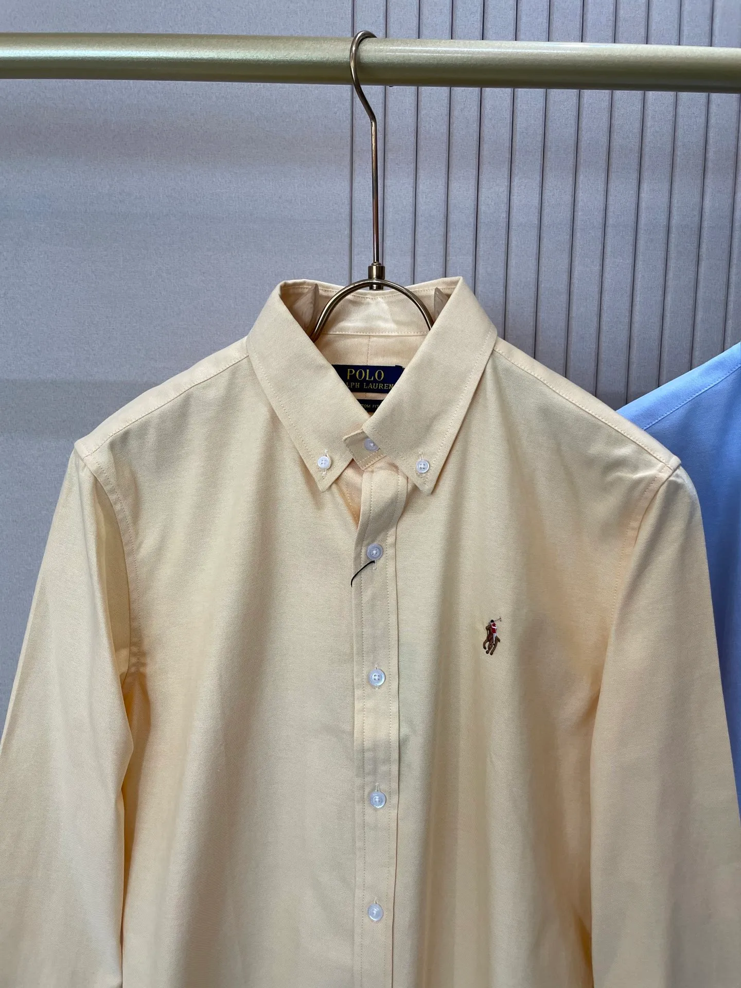 P220 🌸🌸🌸 POLO Ralph Lauren [High Quality] Classic shirt! Classic casual shirt made of pure cotton fabric with unique design, simple, clean and classic version design. It is a versatile style that can be switched at will. The fabric feels soft and delicate, highly breathable, close to the skin and comfortable to wear. It can be worn alone as an inner layer. Its versatile performance is beyond your imagination! The upper body of the ready-to-wear is simple and classic yet elegant! Size:M-XXL
